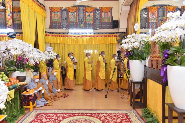 Ritual of visiting and offering homage to the Master of Nuns Thich Nu Nhu Giac