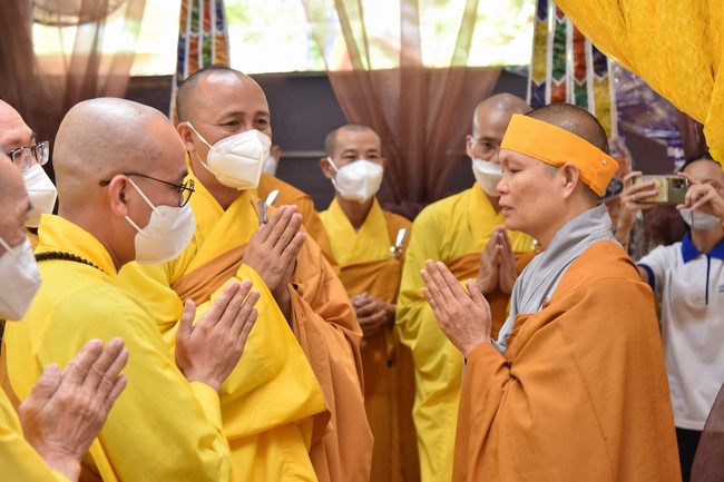 Ritual of visiting and offering homage to the Master of Nuns Thich Nu Nhu Giac