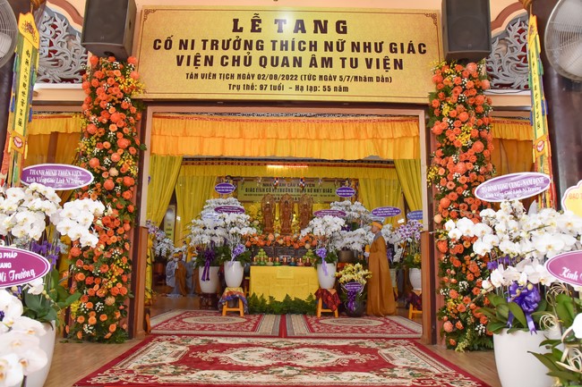 Ritual of visiting and offering homage to the Master of Nuns Thich Nu Nhu Giac