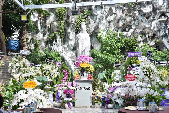 Ritual of visiting and offering homage to the Master of Nuns Thich Nu Nhu Giac