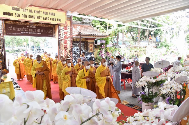 Ritual of visiting and offering homage to the Master of Nuns Thich Nu Nhu Giac