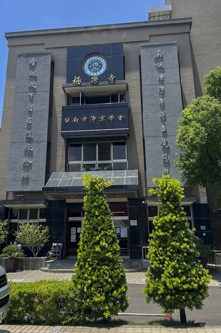 Ritual of visiting and offering homage Venerable Master Chin Kung’s Body
