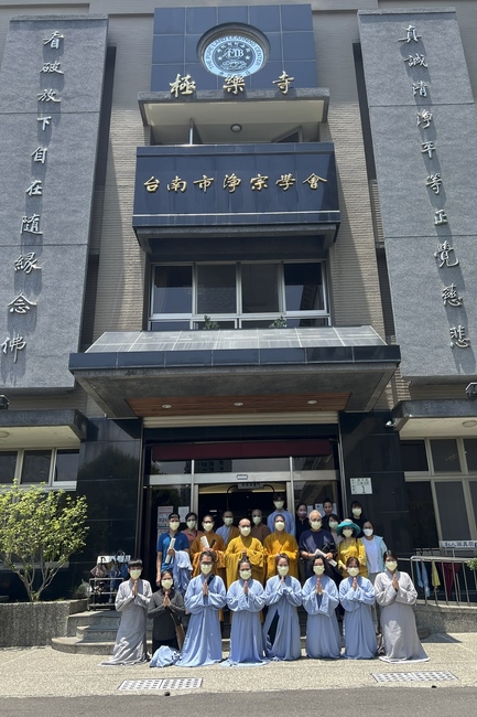 Ritual of visiting and offering homage Venerable Master Chin Kung’s Body