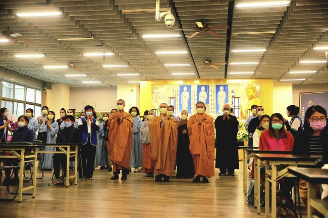 Ritual of visiting and offering homage Venerable Master Chin Kung’s Body