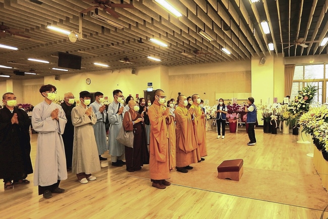 Ritual of visiting and offering homage Venerable Master Chin Kung’s Body