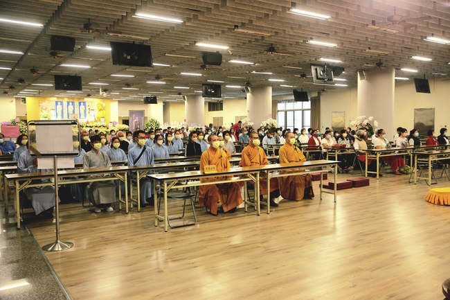 Ritual of visiting and offering homage Venerable Master Chin Kung’s Body
