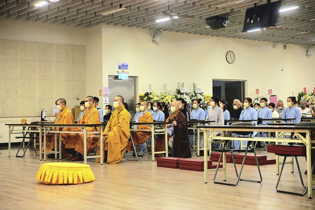 Ritual of visiting and offering homage Venerable Master Chin Kung’s Body
