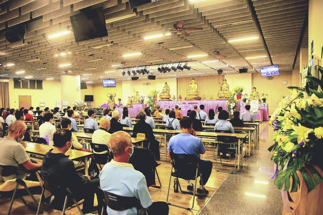 Ritual of visiting and offering homage Venerable Master Chin Kung’s Body