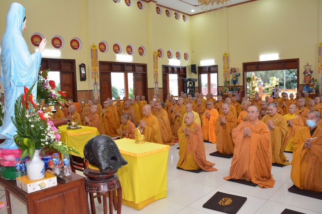 Holding Pravaranà Ceremony of Director Board of Vietnam Buddhist Sangha (DBVBS) in Hoc Mon district