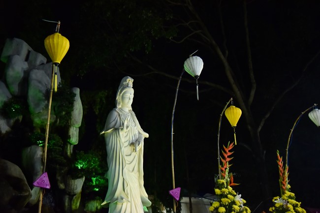 Lễ lạy danh hiệu Quán Thế Âm nhân mùa Vu Lan