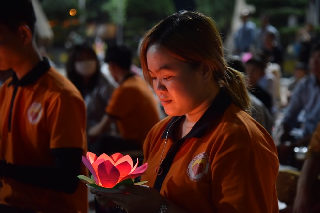 Lễ lạy danh hiệu Quán Thế Âm nhân mùa Vu Lan