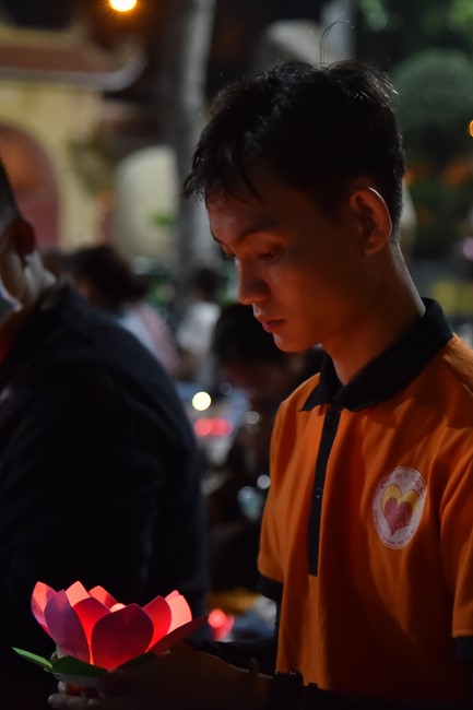 Lễ lạy danh hiệu Quán Thế Âm nhân mùa Vu Lan