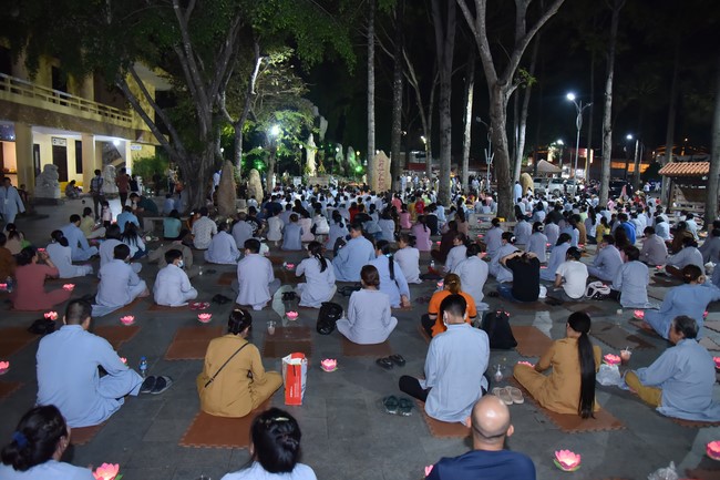 Lễ lạy danh hiệu Quán Thế Âm nhân mùa Vu Lan