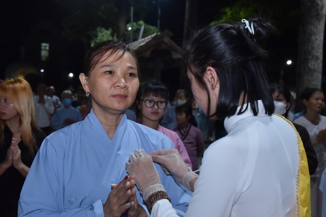 Lễ lạy danh hiệu Quán Thế Âm nhân mùa Vu Lan