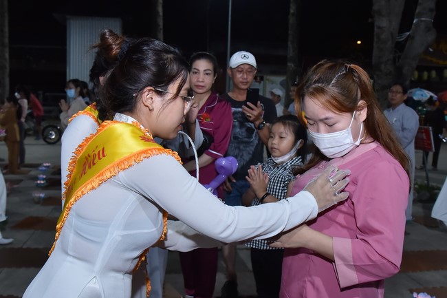 Lễ lạy danh hiệu Quán Thế Âm nhân mùa Vu Lan