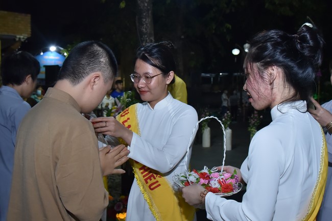 Lễ lạy danh hiệu Quán Thế Âm nhân mùa Vu Lan