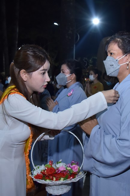 Lễ lạy danh hiệu Quán Thế Âm nhân mùa Vu Lan