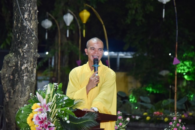 Lễ lạy danh hiệu Quán Thế Âm nhân mùa Vu Lan