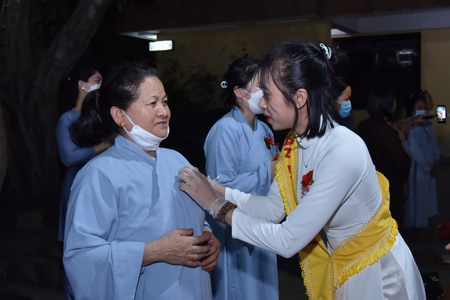 Lễ lạy danh hiệu Quán Thế Âm nhân mùa Vu Lan