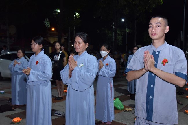 Lễ lạy danh hiệu Quán Thế Âm nhân mùa Vu Lan