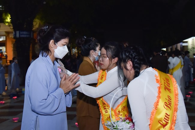 Lễ lạy danh hiệu Quán Thế Âm nhân mùa Vu Lan