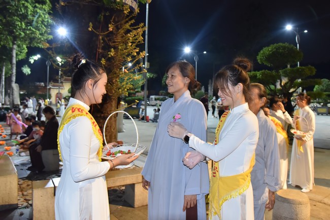 Lễ lạy danh hiệu Quán Thế Âm nhân mùa Vu Lan