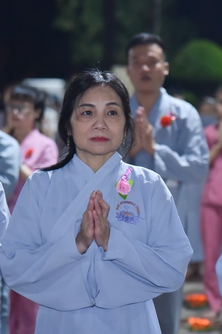 Lễ lạy danh hiệu Quán Thế Âm nhân mùa Vu Lan