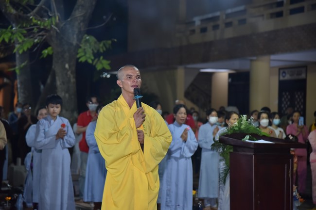 Lễ lạy danh hiệu Quán Thế Âm nhân mùa Vu Lan