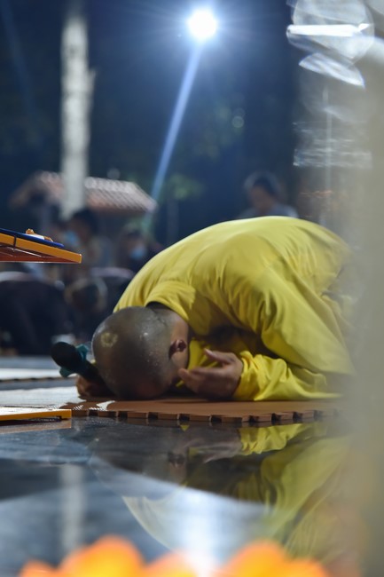 Lễ lạy danh hiệu Quán Thế Âm nhân mùa Vu Lan