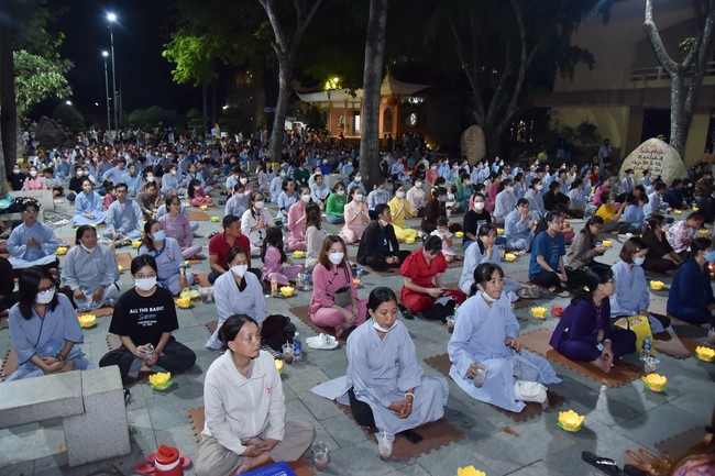 Lễ lạy danh hiệu Quán Thế Âm nhân mùa Vu Lan