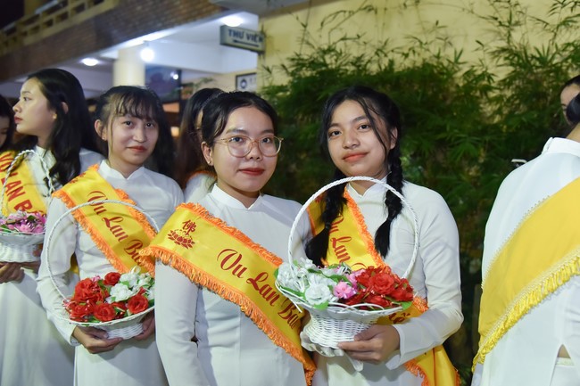 Lễ lạy danh hiệu Quán Thế Âm nhân mùa Vu Lan