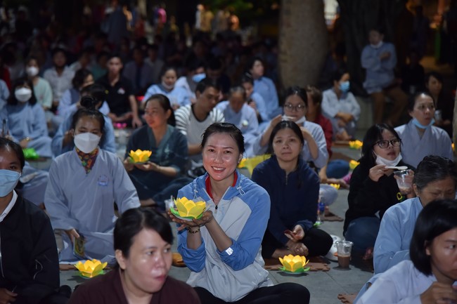 Lễ lạy danh hiệu Quán Thế Âm nhân mùa Vu Lan