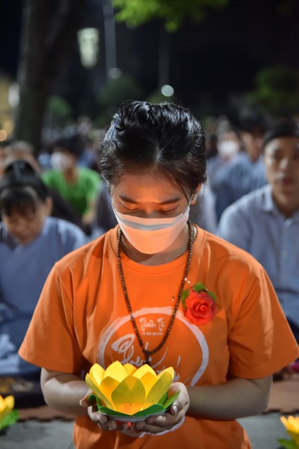 Lễ lạy danh hiệu Quán Thế Âm nhân mùa Vu Lan