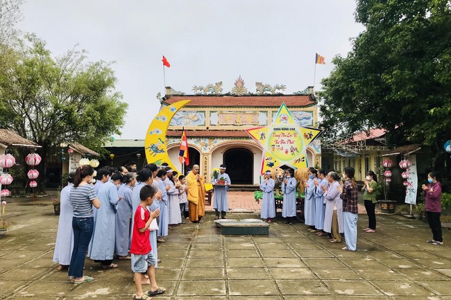 Mid-Autumn Festival for Kids Charity of Dong Cao rural Pagoda