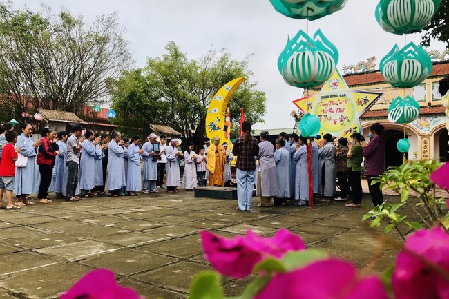 Mid-Autumn Festival for Kids Charity of Dong Cao rural Pagoda