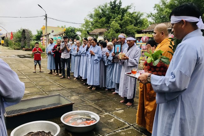 Mid-Autumn Festival for Kids Charity of Dong Cao rural Pagoda