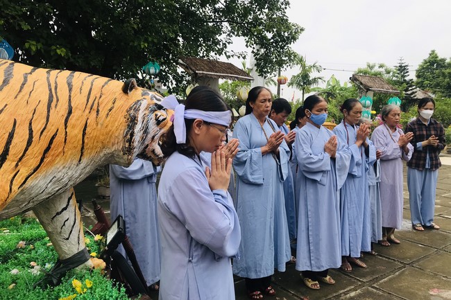 Mid-Autumn Festival for Kids Charity of Dong Cao rural Pagoda