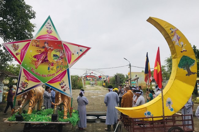 Mid-Autumn Festival for Kids Charity of Dong Cao rural Pagoda