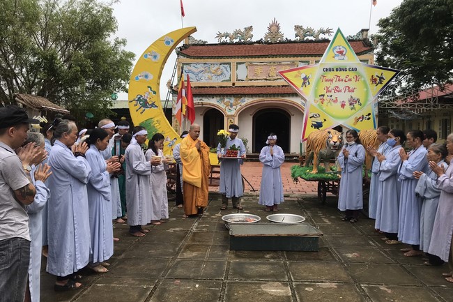 Mid-Autumn Festival for Kids Charity of Dong Cao rural Pagoda