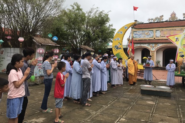 Mid-Autumn Festival for Kids Charity of Dong Cao rural Pagoda