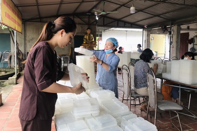 Mid-Autumn Festival for Kids Charity of Dong Cao rural Pagoda