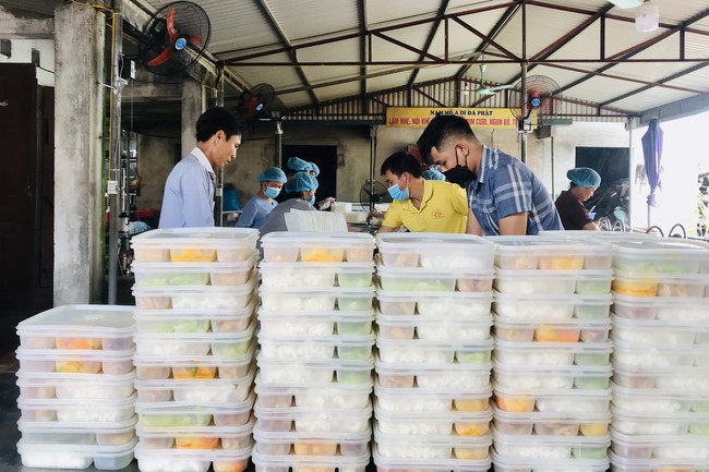 Mid-Autumn Festival for Kids Charity of Dong Cao rural Pagoda