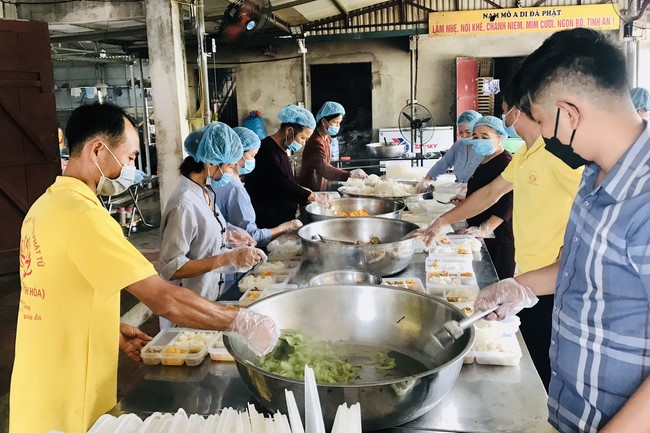 Mid-Autumn Festival for Kids Charity of Dong Cao rural Pagoda