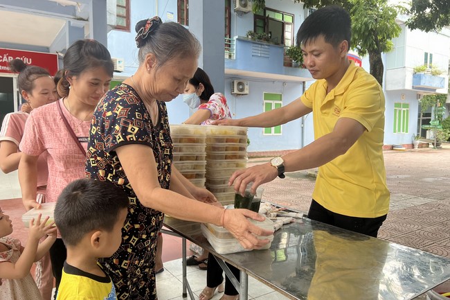 Mid-Autumn Festival for Kids Charity of Dong Cao rural Pagoda