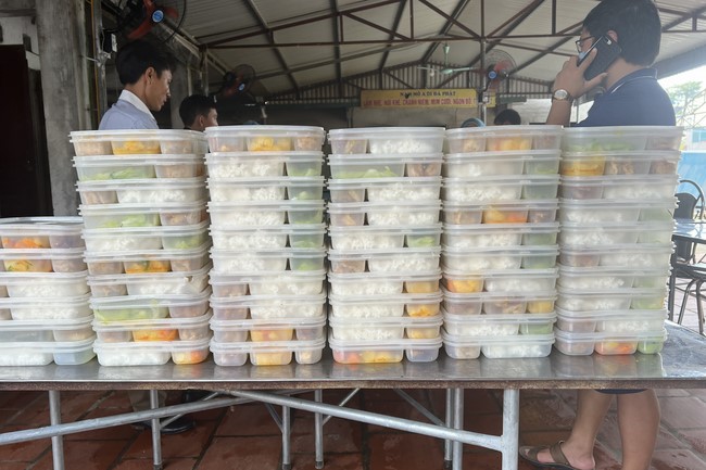 Mid-Autumn Festival for Kids Charity of Dong Cao rural Pagoda