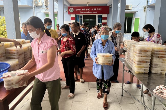 Mid-Autumn Festival for Kids Charity of Dong Cao rural Pagoda