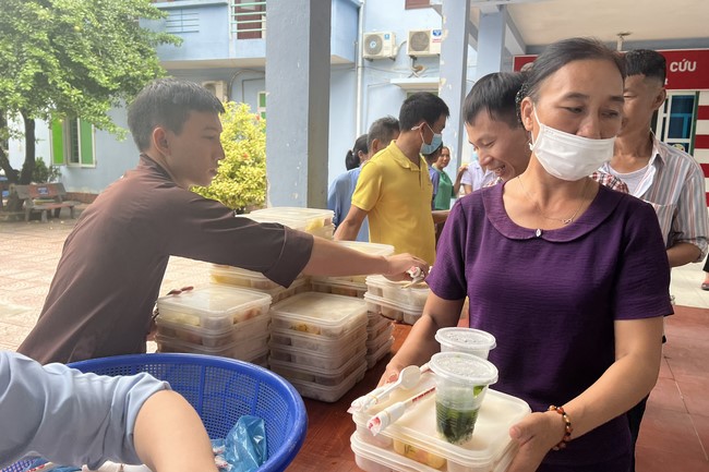 Mid-Autumn Festival for Kids Charity of Dong Cao rural Pagoda