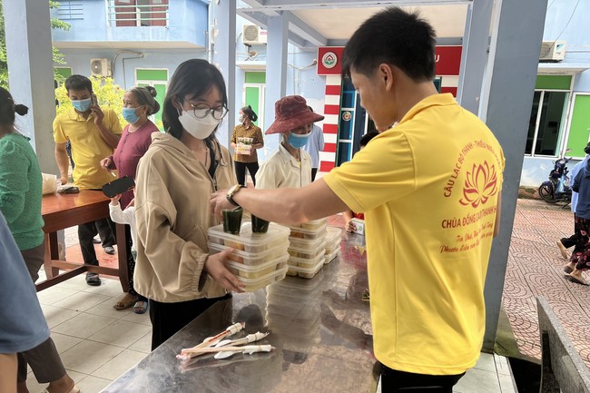 Mid-Autumn Festival for Kids Charity of Dong Cao rural Pagoda