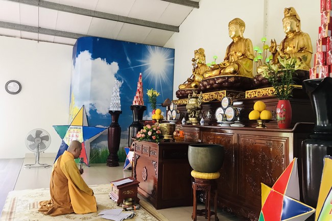 Mid-Autumn Festival for Kids Charity of Dong Cao rural Pagoda