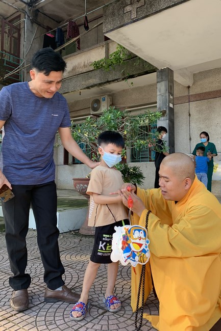 Mid-Autumn Festival for Kids of Dong Cao pagoda to Nga Son General Hospital in Thanh Hoa